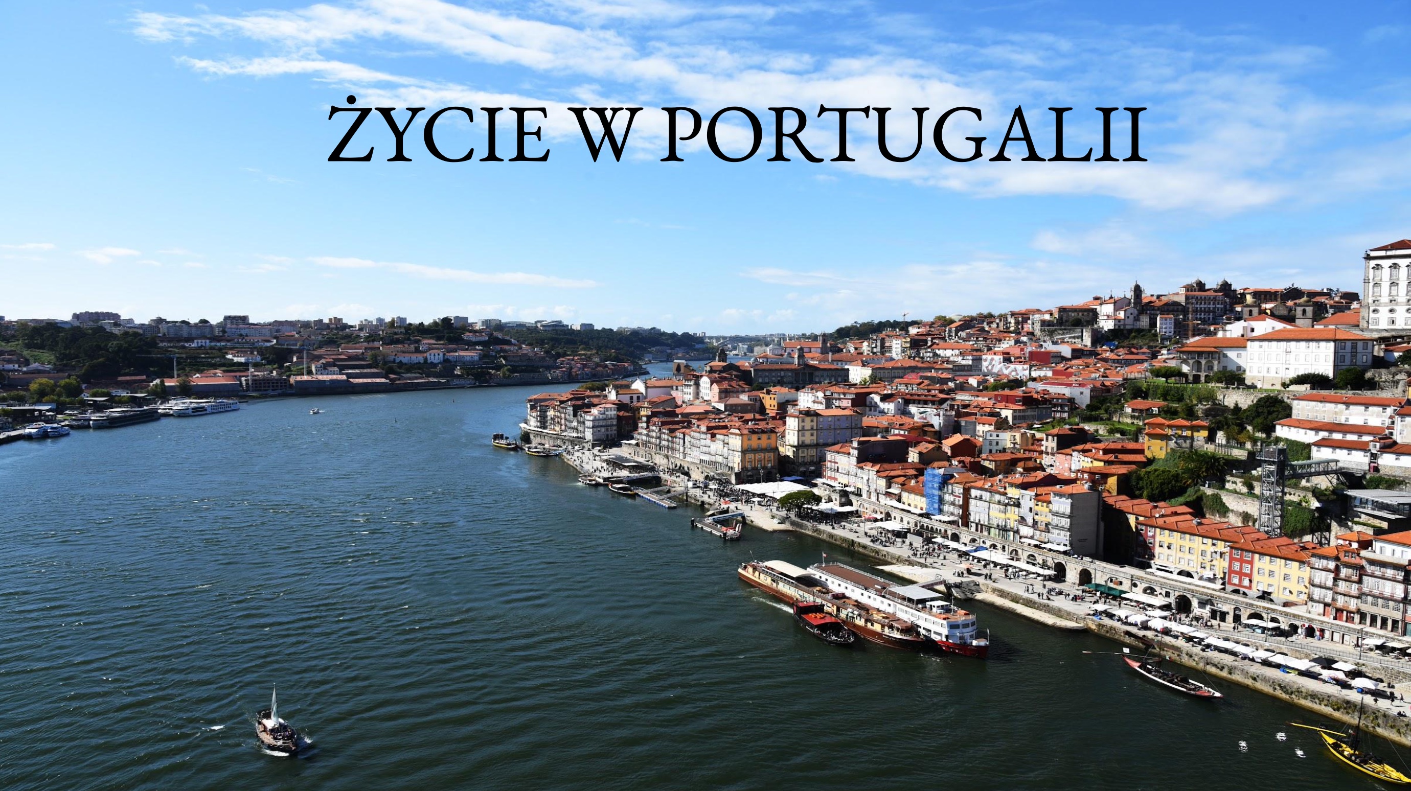 Zdjęcia przedstawia widok z lotu ptaka jednego z portugalskich miasteczek